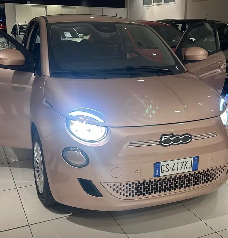 Fiat 500e Fiat Nuova 500 Hatcback TELAIO PX183813 MY 23 320 BERLINA