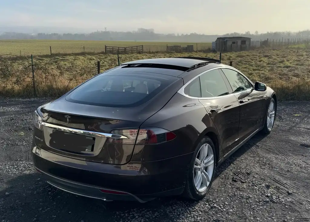 Tesla Model S 85