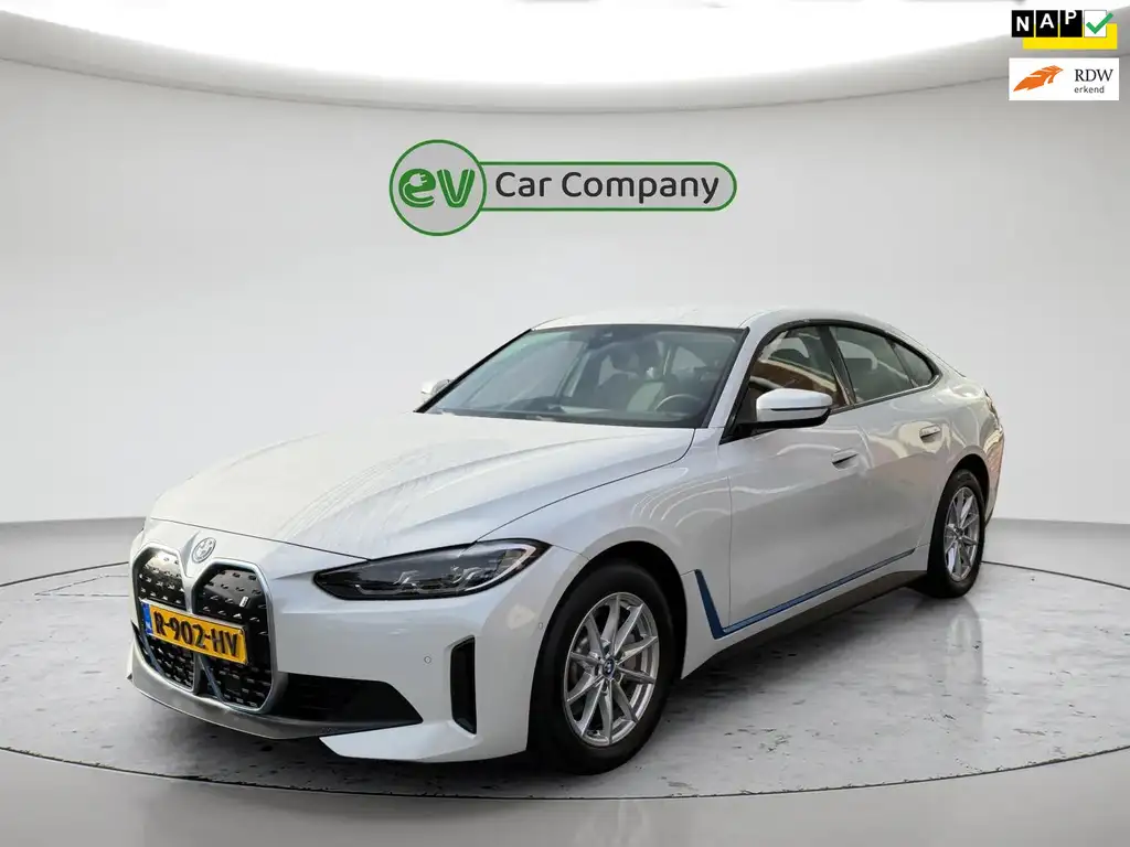 BMW i4 EDrive40 84 kWh | SOH ..% | Adapt. Cruise | Camera