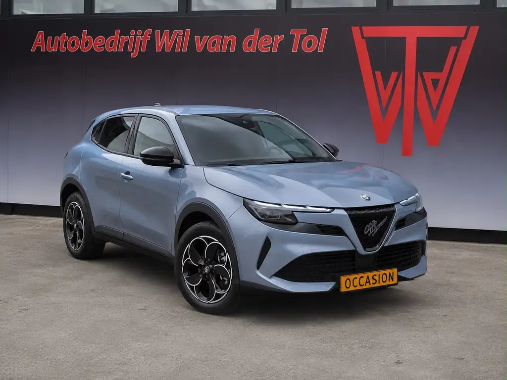 Alfa Romeo Junior Elettrica 54 kWh | SOH 96% | A.C.C. | CARPLAY | LE