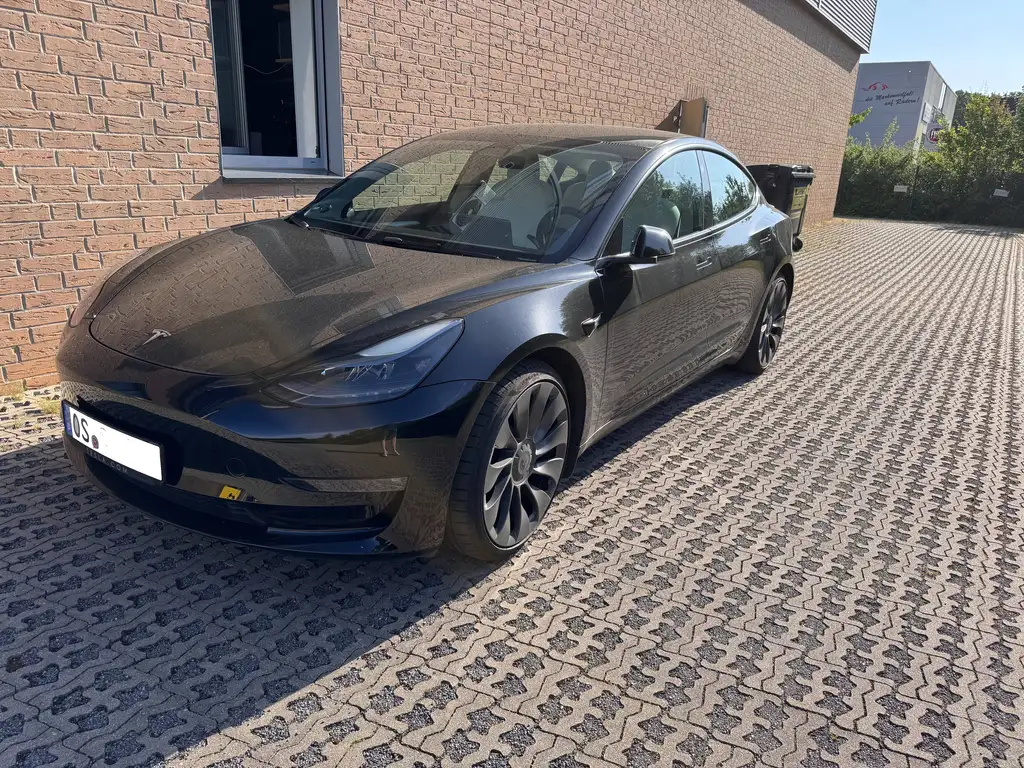 Tesla Model 3 Performance 20ZOLL Sommer + Winter Reifen