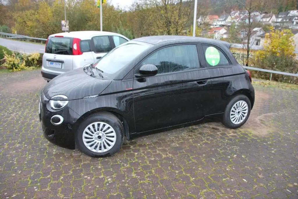 Fiat 500e Action
