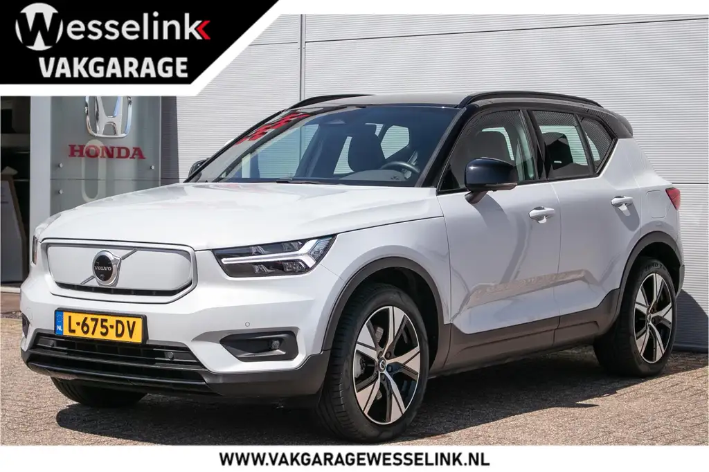 Volvo XC40 Recharge P8 AWD R-Design - SOH 91% | 360 cam | two