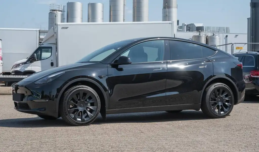 Tesla Model Y Model Y 72.5 kWh Dual Motor Performance (377 kW)