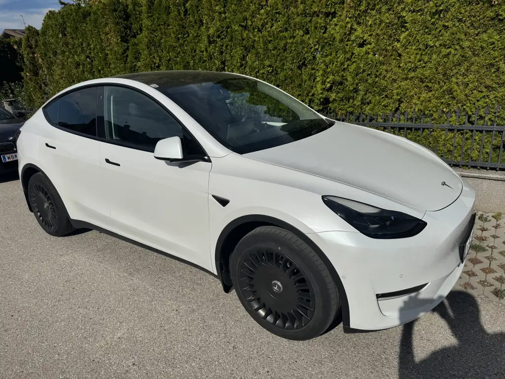 Tesla Model Y Long Range AWD 75kWh