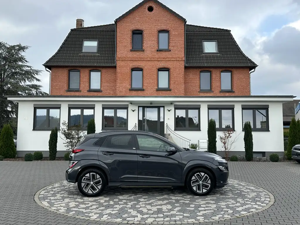 Hyundai KONA Prime LED ACC HUD KRELL WÄPU 64KWh