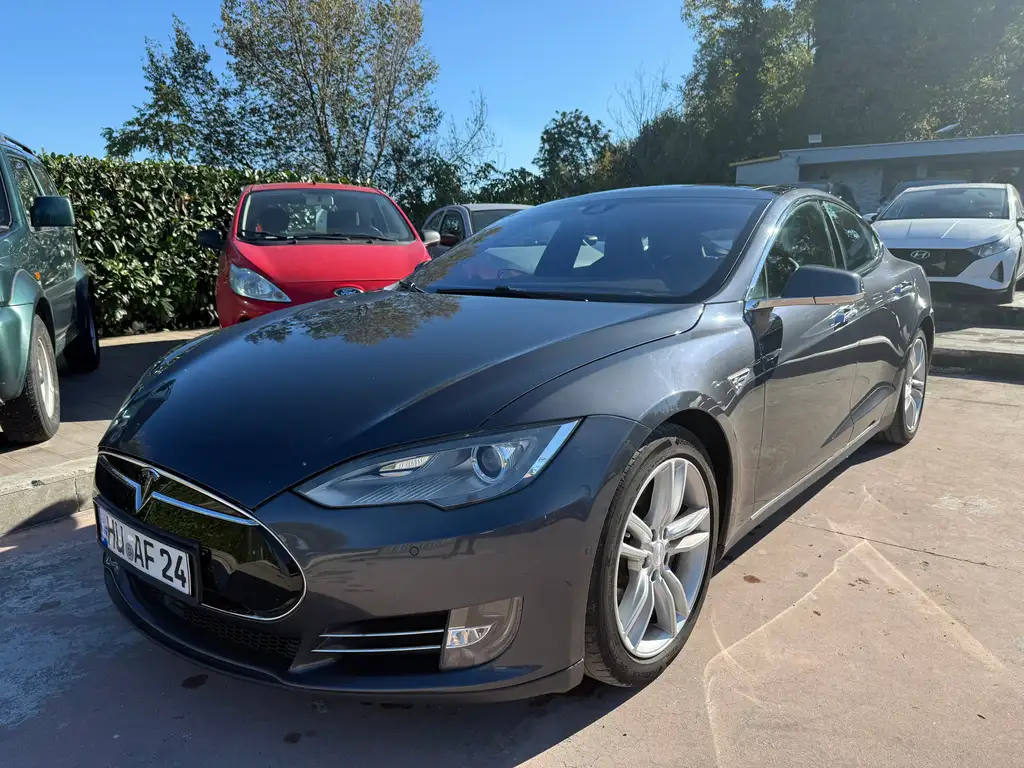 Tesla Model S SUPERCHARGER FREE AUTOPILOT 85D