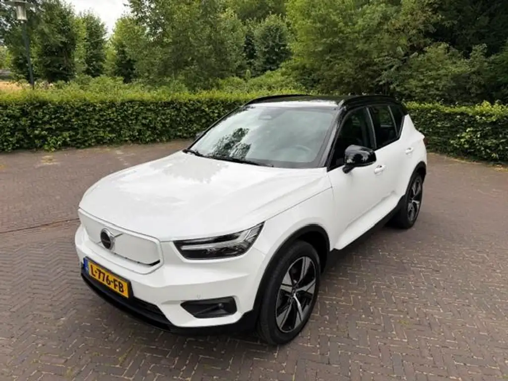 Volvo XC40 Recharge P8 AWD R-Design SOH 92,1%/Trekhaak/Warmte