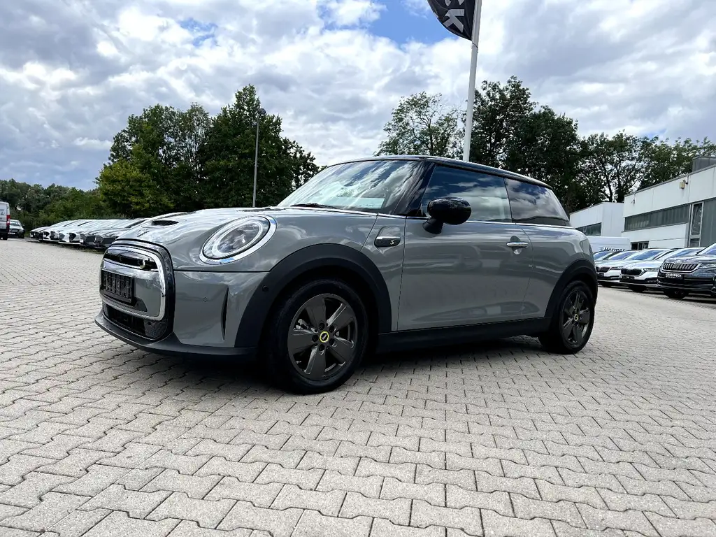 MINI Cooper SE Essential Trim *LED Navi Kamera PDC*