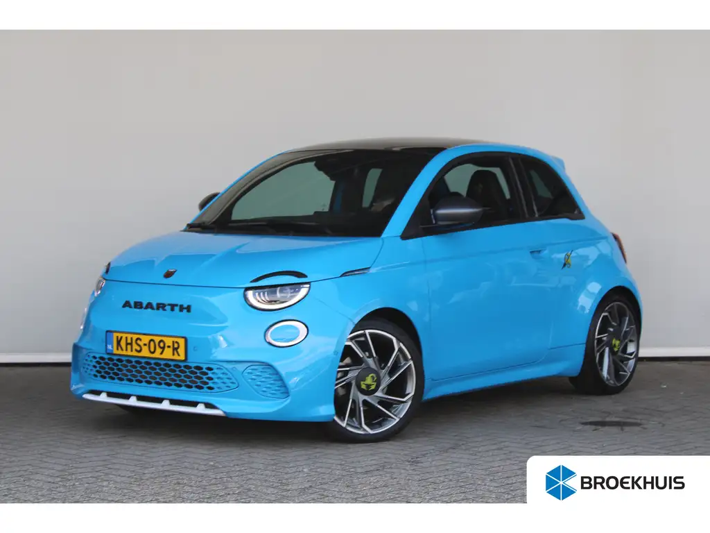 Abarth 500e Scorpionissima 42 kWh | Navigatie | Camera | Panor