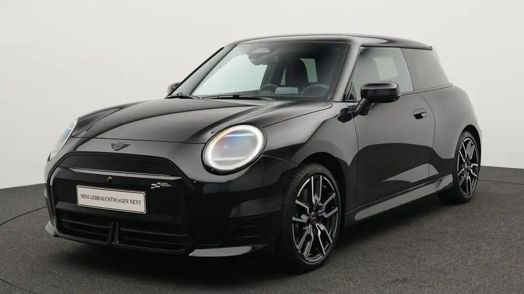 MINI Cooper SE John Cooper Works Trim