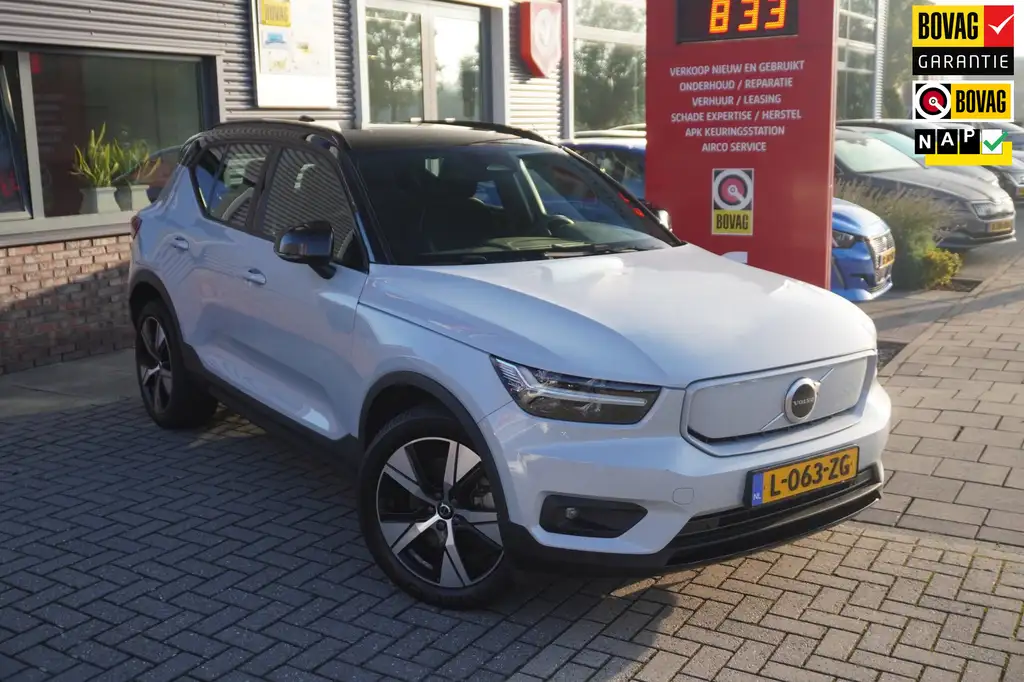 Volvo XC40 Recharge P8 AWD R-Design / SOH 93,7% / Carplay / V