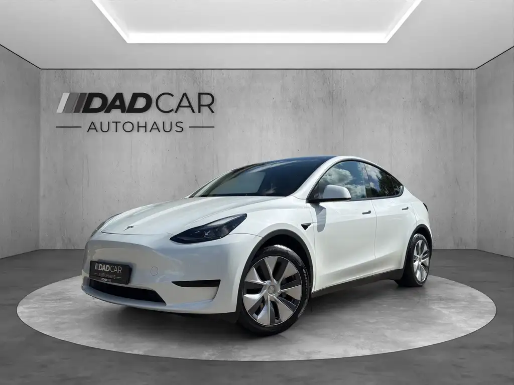 Tesla Model Y Basis RWD 1. Hand*MwSt*PANO*LED*NAVI*RFK