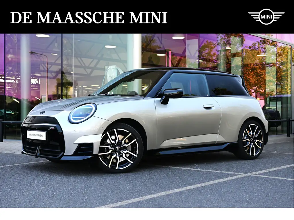MINI Cooper Hatchback / John Cooper Works / Pakket M / 18" JCW