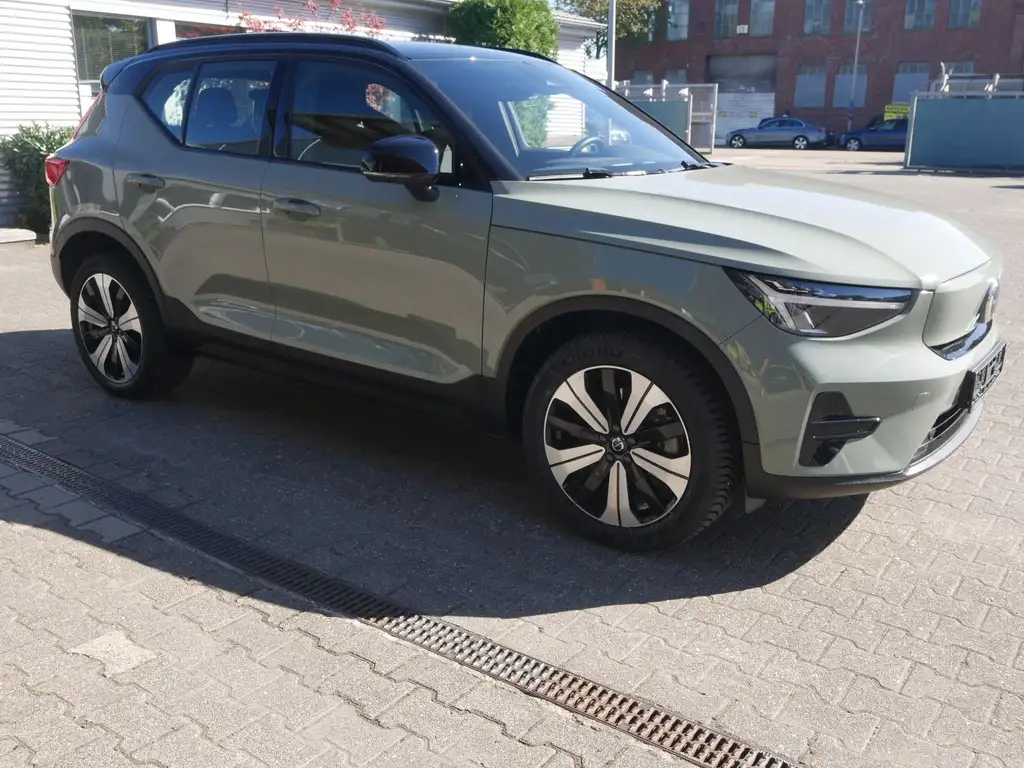 Volvo XC40 Plus Recharge Pure Electric 2WD ACC LED