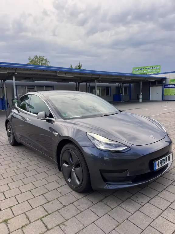 Tesla Model 3 Standard Reichweite Plus Hinterradantrieb