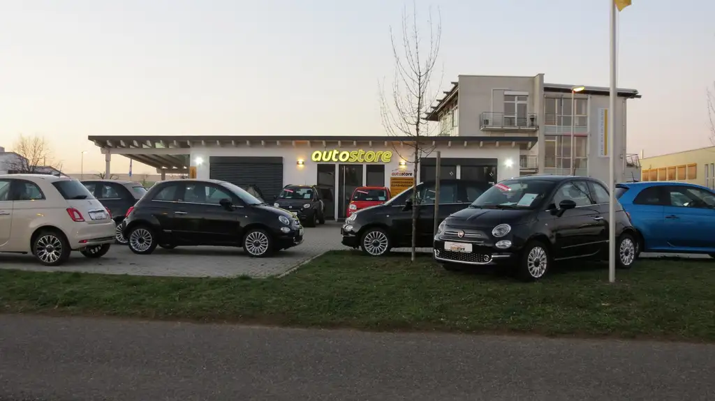 Fiat 500e Base 42 kWh 43 kW (58 PS), Automatik, Frontantrieb