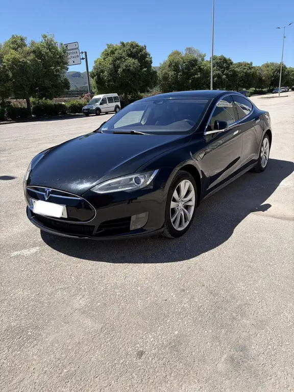 Tesla Model S 85