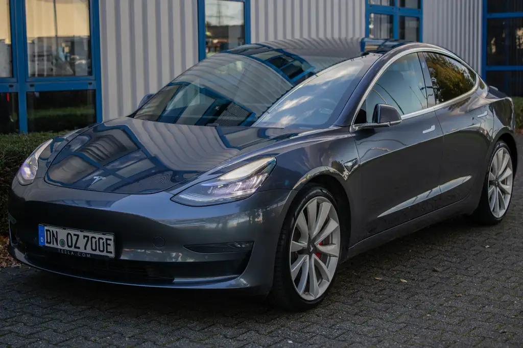 Tesla Model 3 Performance Allradantrieb Dual Motor