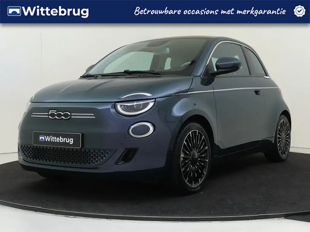 Fiat 500e La Prima 42 kWh | Winter Pack | Carplay | Camera |