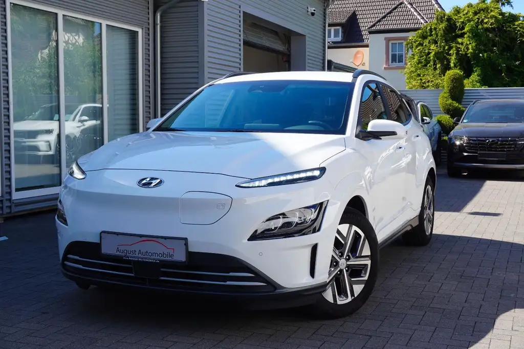 Hyundai KONA KONA 2WD 3Phasen Wpump Navi Totwinke ACC Kamera