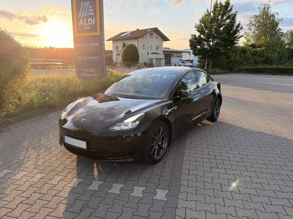 Tesla Model 3 Basis RWD