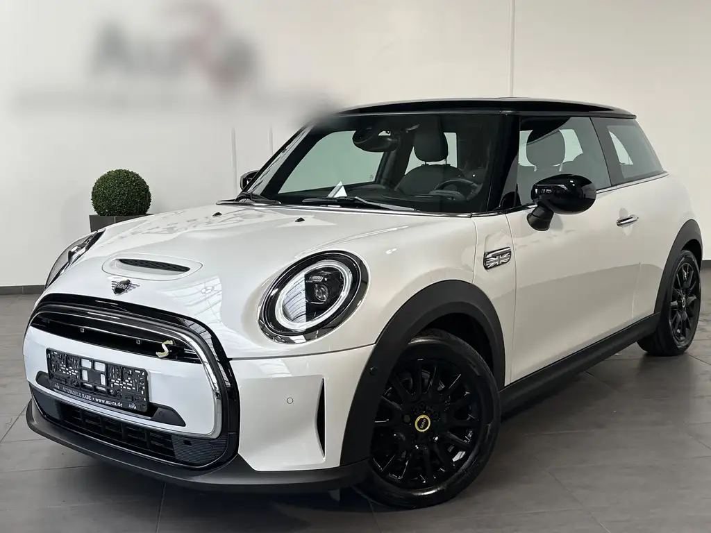 MINI Cooper SE Classic Trim NAV+LED+PANO+HEAD-UP+KAMERA+KEYLESS