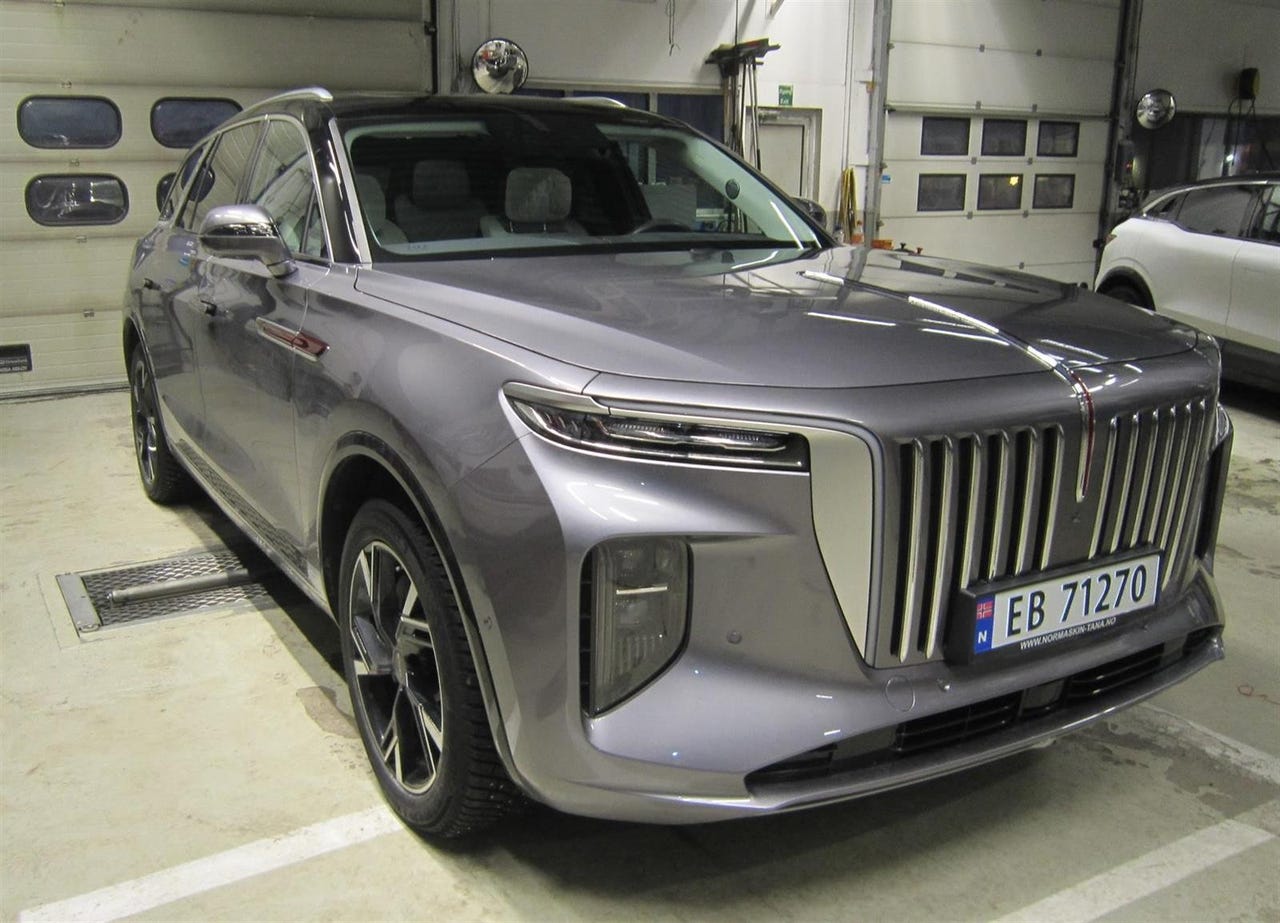 Hongqi E-HS9