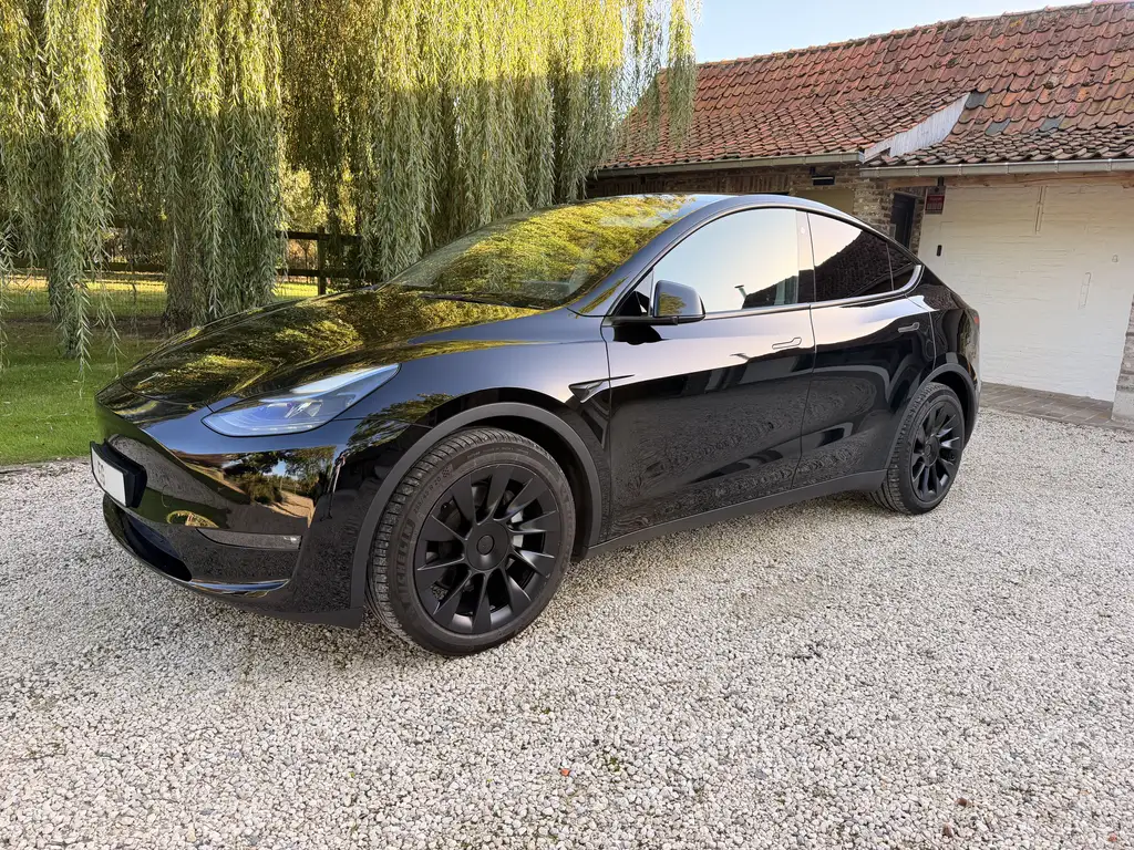 Tesla Model Y 72.5 kWh Dual Motor Performance (377 kW)