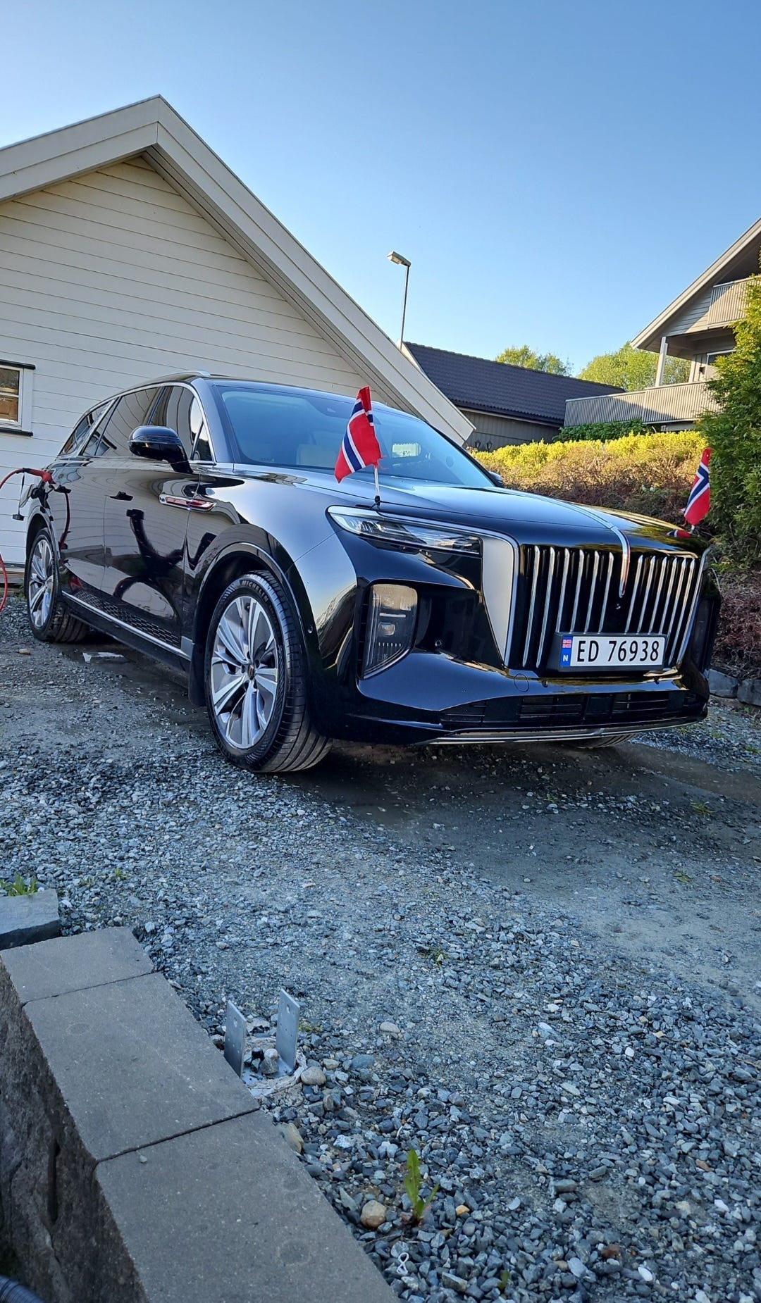 Hongqi E-HS9