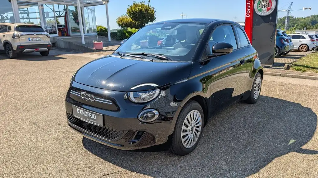 Fiat 500e Action