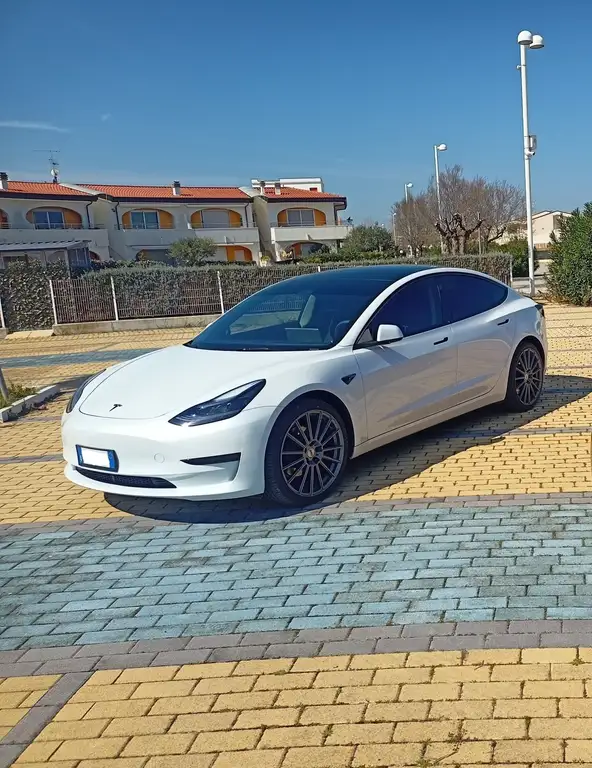 Tesla Model 3 RWD batteria LFP