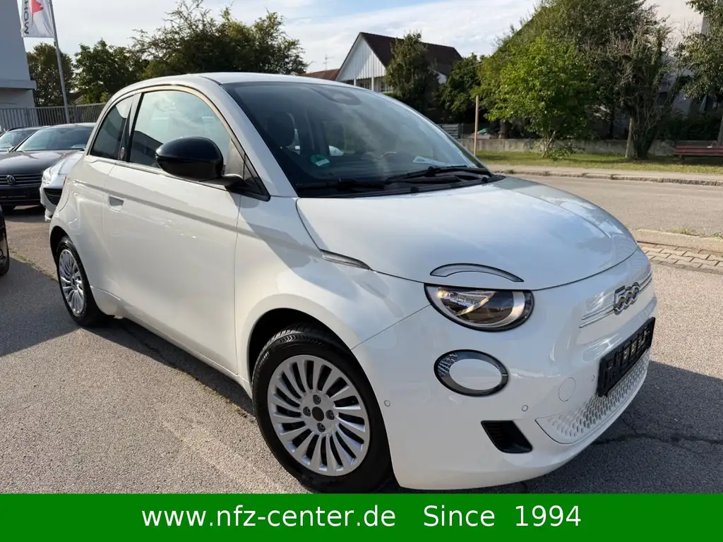 Fiat 500e 500 e Red Paket Komfort Kamera PDC CARPLAY