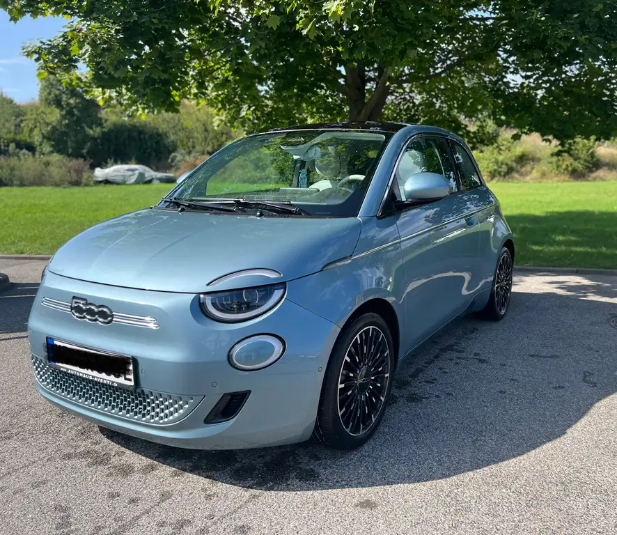 Fiat 500e La Prima