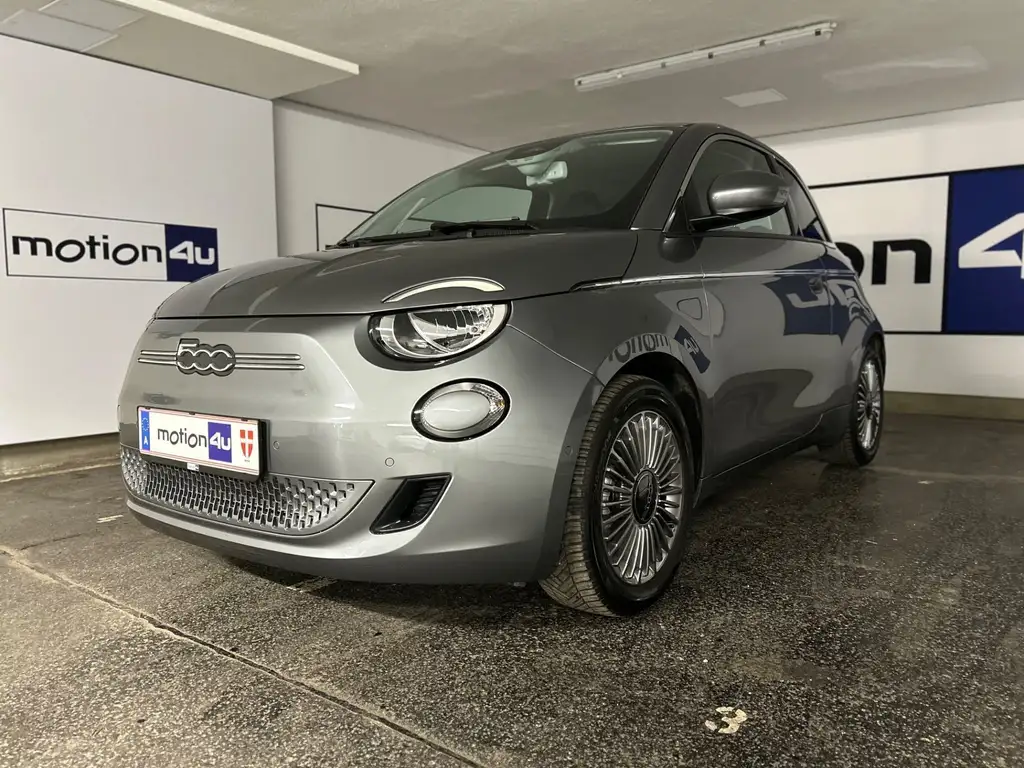 Fiat 500e e Mineral Gray Große Batterie 42 kWh Top Ausstatt