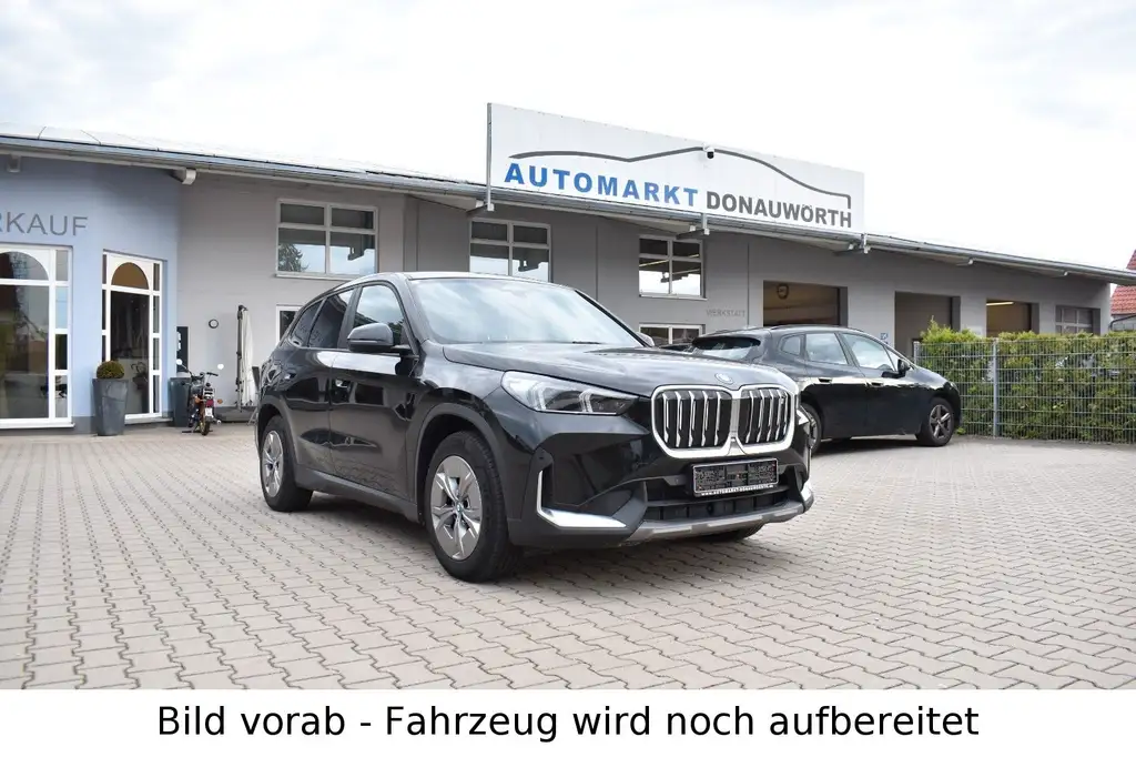 BMW iX1 30 xDrive Navi Keyless LED Parkassistent