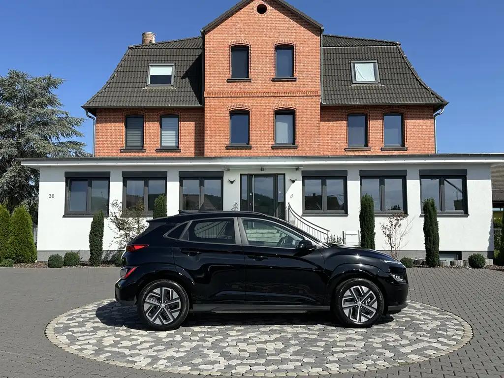 Hyundai KONA Prime LED HUD 4xSHZ S-DACH LEDER 64KWh