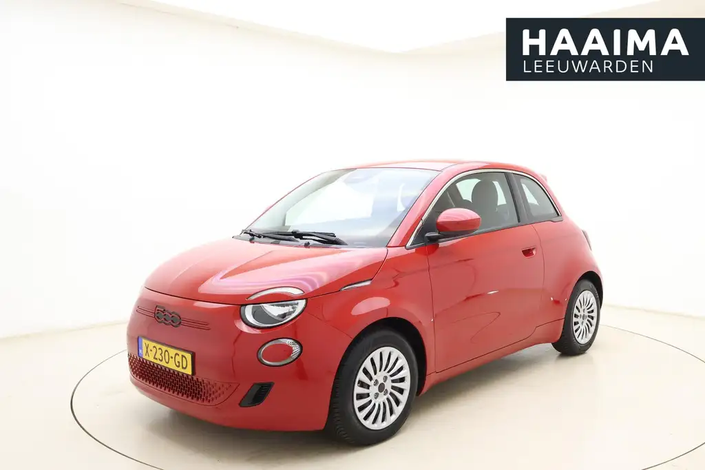 Fiat 500e RED 24 kWh | Navigatie | Climate control | Weinig
