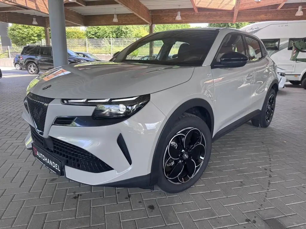 Alfa Romeo Junior Elettrica 115 kW Wärmepumpe, 18-Zoll, 10,25-Zoll-D