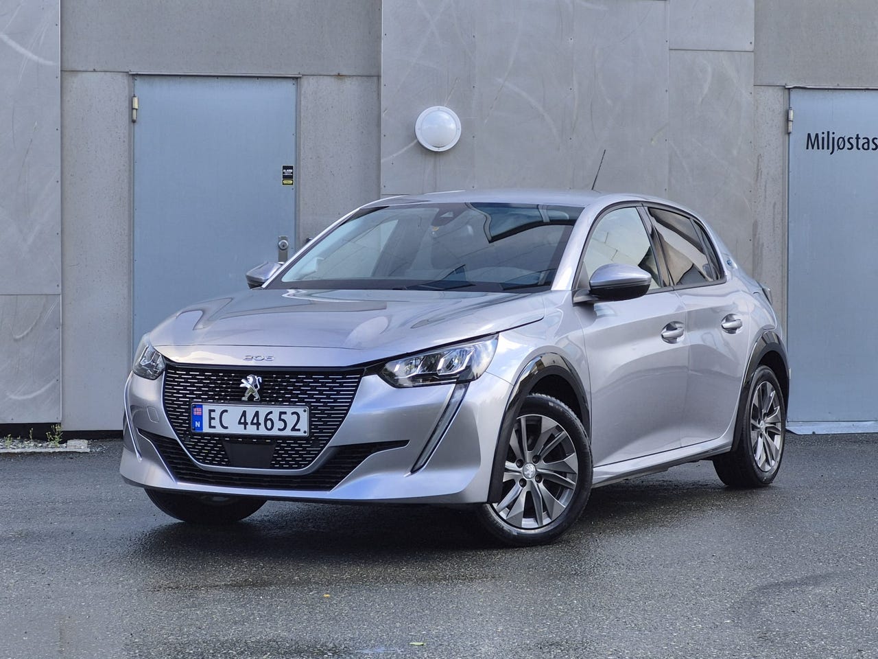 Peugeot e-208