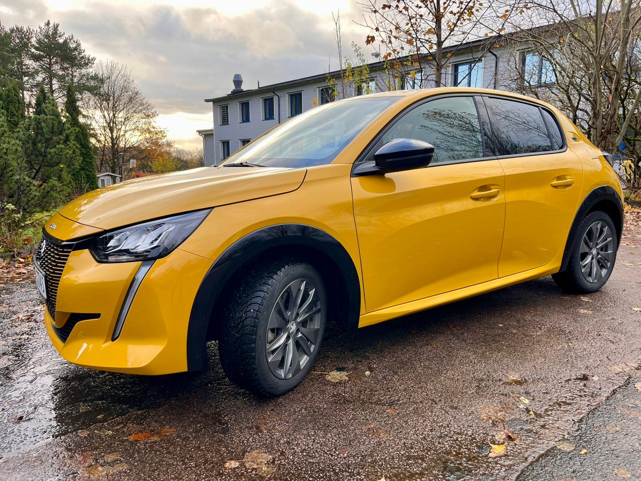 Peugeot e-208