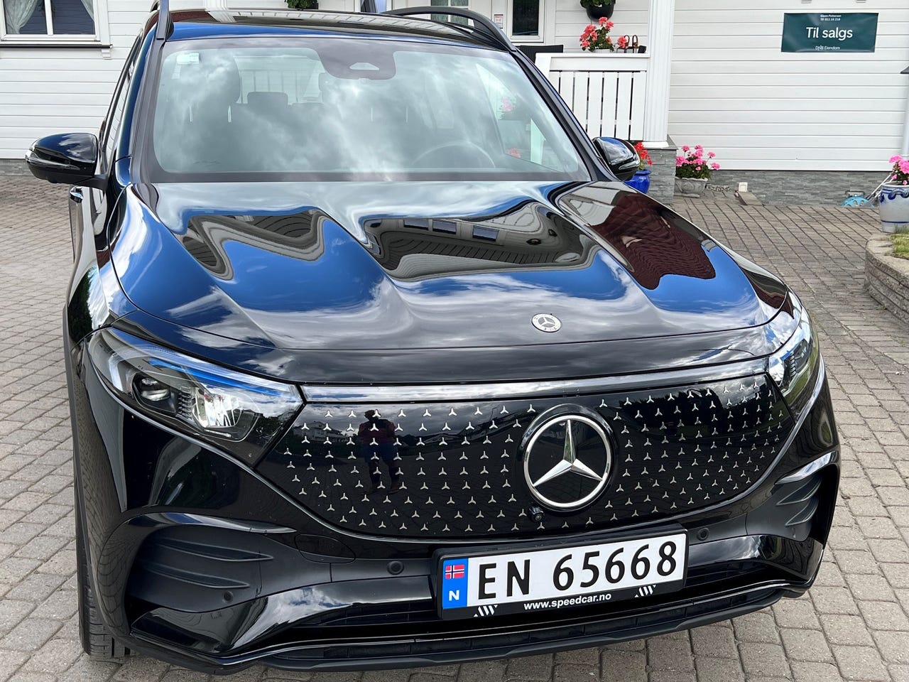 Mercedes-Benz EQB300