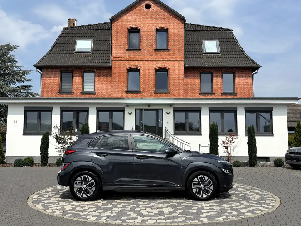 Hyundai KONA Trend LED HUD NAV KRELL WÄMPU 64KWh