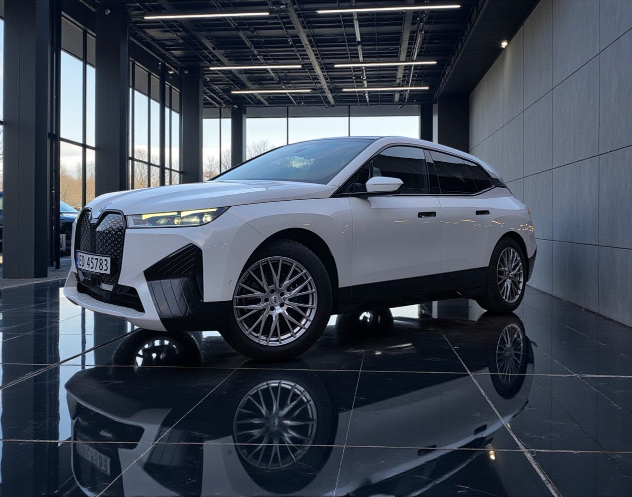 BMW iX