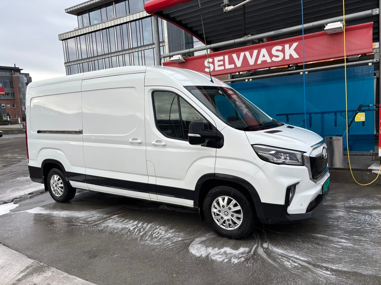 Maxus e-Deliver 9