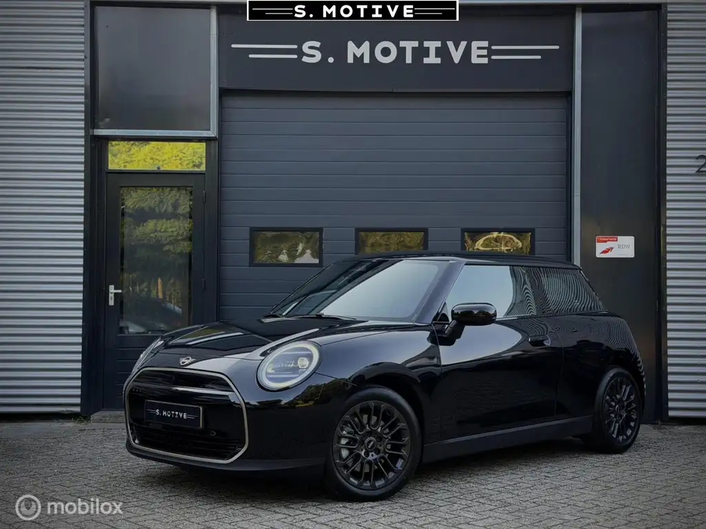 MINI Cooper 3-Deurs Favoured M 40.7 kWh Nieuw! Fabriek Garanti