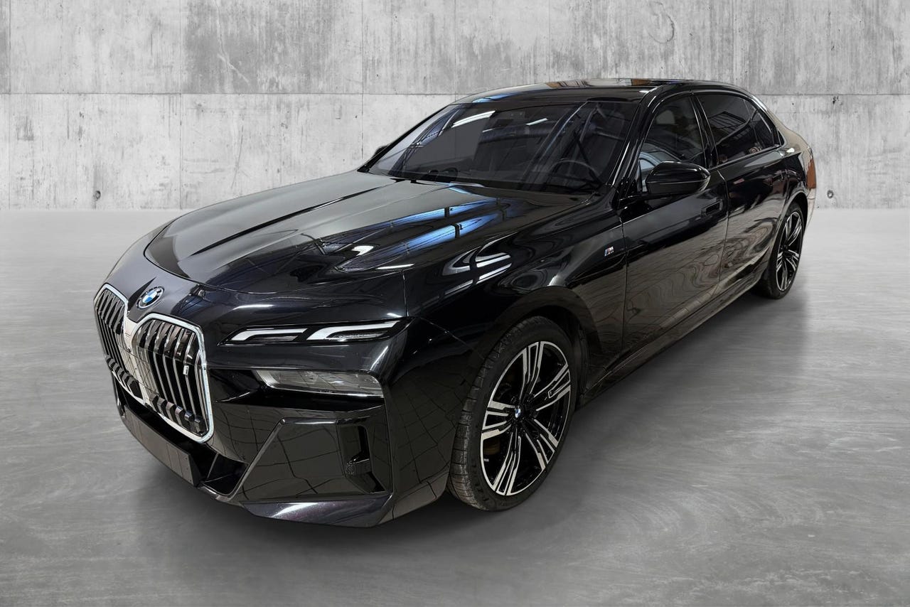 BMW i7