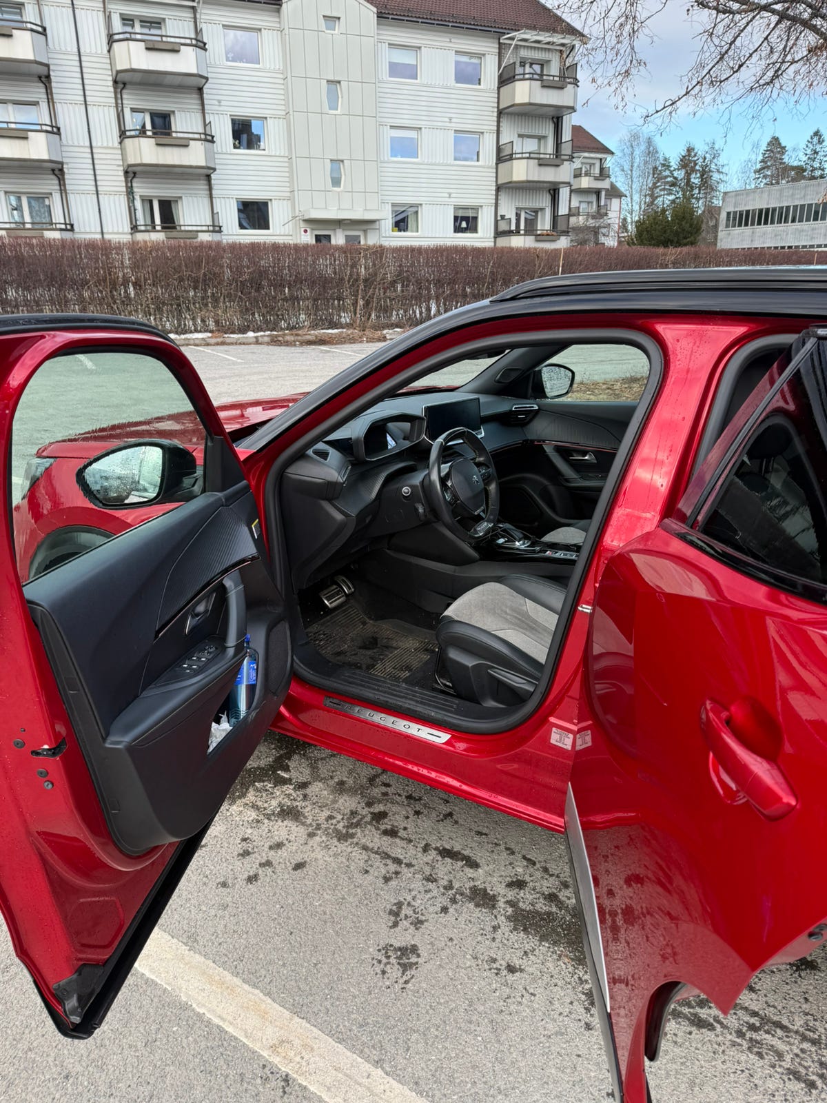 Peugeot e-2008
