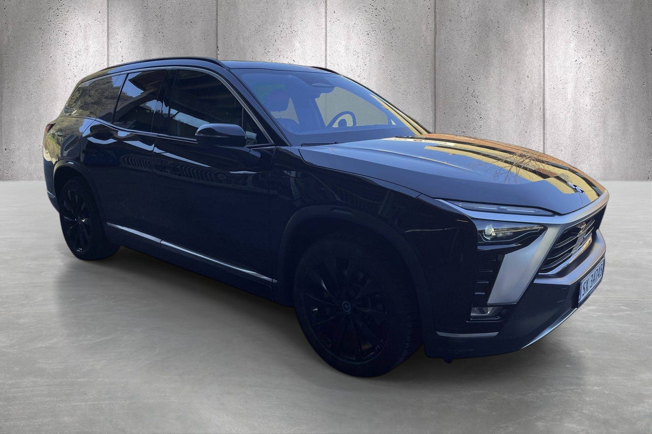 NIO ES8