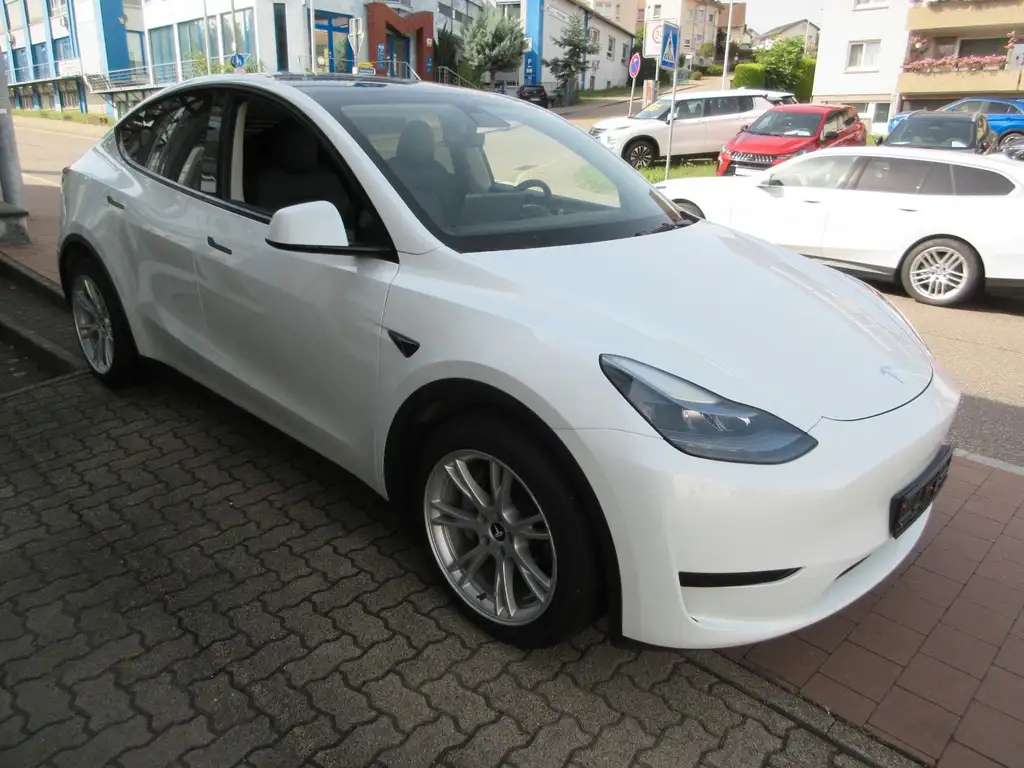 Tesla Model Y Basis RWD/NavigationLED/ACC